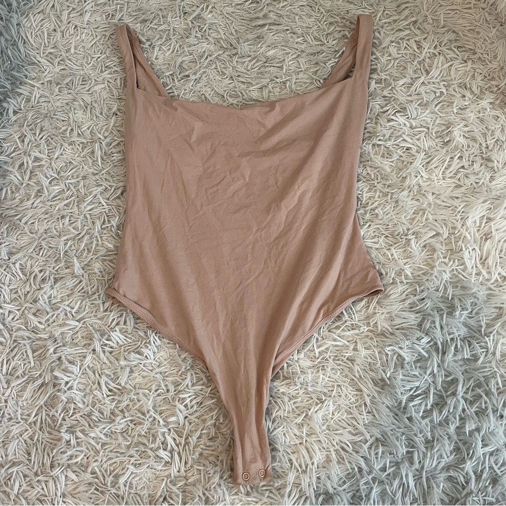 Skims fits everybody square neck bodysuit pink tan nude size medium